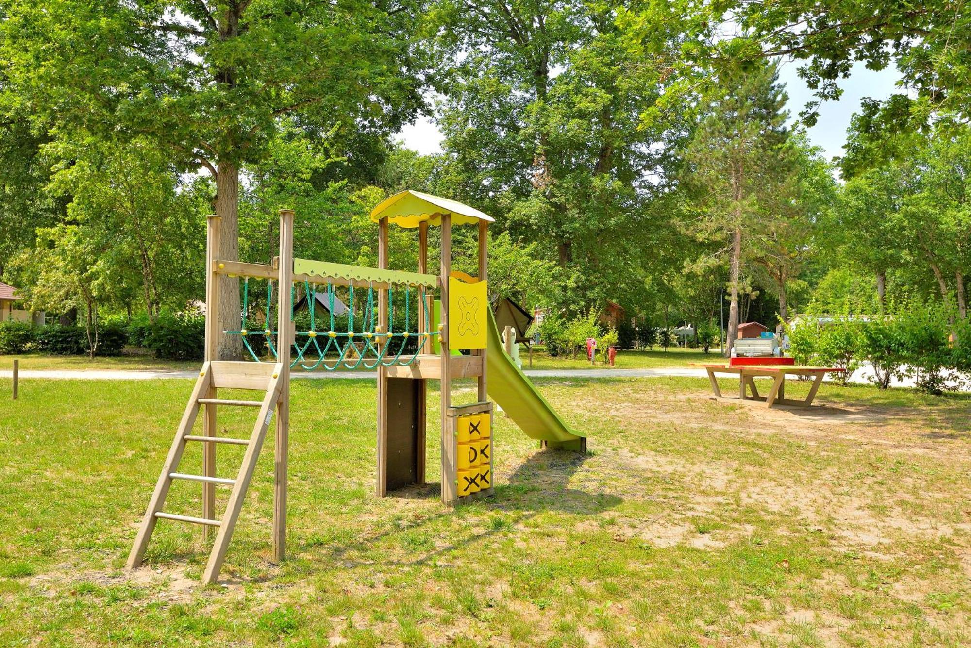 Camping Etang De La Vallee Combreux Exterior foto